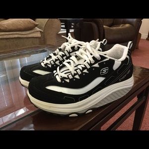 Shape up sketchers like new!